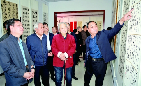 �鷨չ������Ա����չ����Ʒ .jpg