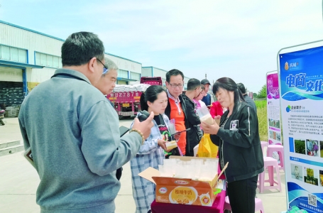 �ǳ����׽�����Ļ��ڻ�ֳ�.jpg