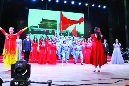 �λ���ѧ���졢�������������������ģ��ڸ�У������֯��չ��ף�й�����������100����.jpg