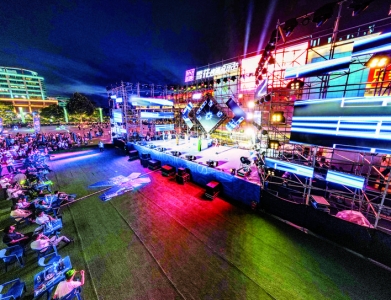 �������������ġ��ó��˳� ѩ��֮ҹ��ơ�����ֽ����Ϸ�㳡��Ļ.jpg