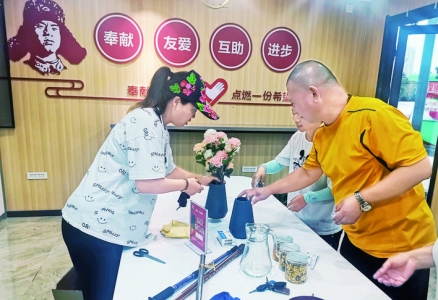 �������Ϸ�㳡�����Ͷ��߰�����վ���Ϸ�㳡������Ա�Ӱ�ӵ�����վ�ڸ���������ʩ.jpg