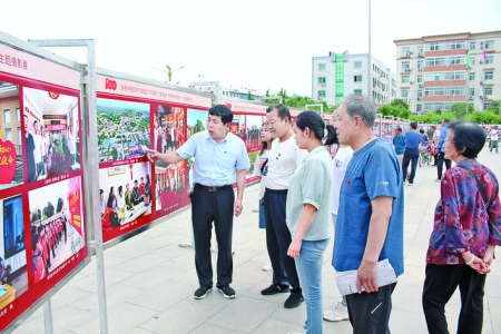 ϲ㳡ϣλԱȺڹۿף100ꡰѧʷ  ߡ.jpg