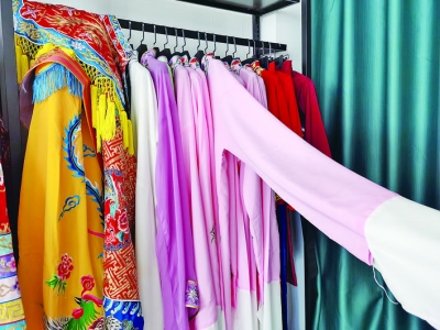 Ϸ����Ӱ �·�.jpg